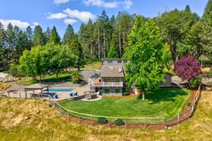 311 CloverLeaf St, Roseburg, OR 97471 - Photo 3