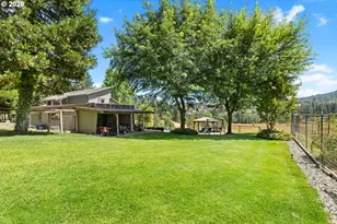 311 CloverLeaf St, Roseburg, OR 97471 - Photo 39