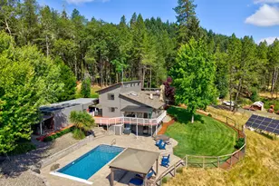 311 CloverLeaf St, Roseburg, OR 97471 - Photo 1