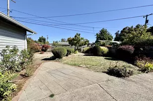 1915 Carter Ln, Springfield, OR 97477 - Photo 21