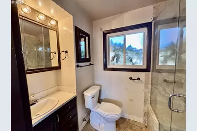 1915 Carter Ln, Springfield, OR 97477 - Photo 9