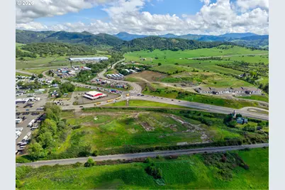 4553 Old Highway 99 S, Roseburg, OR 97471 - Photo 5