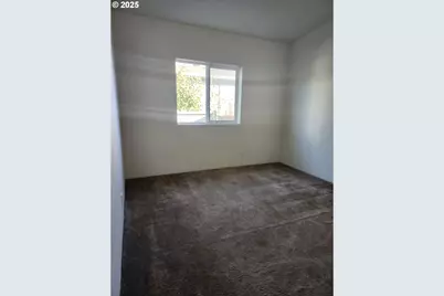 4875 NE Wyoming Cir, Salem, OR 97305 - Photo 13