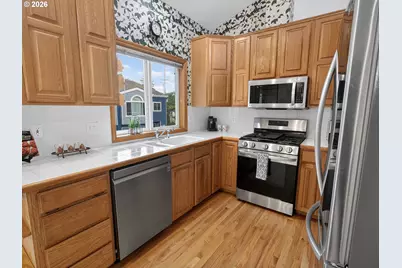 16687 NE Halsey St, Portland, OR 97230 - Photo 9