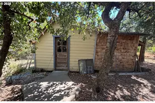 1931 Sleepy Hollow Loop, Grants Pass, OR 97527 - Photo 5