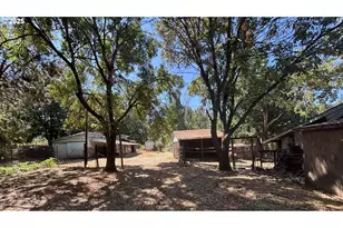 1931 Sleepy Hollow Loop, Grants Pass, OR 97527 - Photo 7