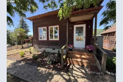 146 1st St, Myrtle Point, OR 97458 - Photo 11