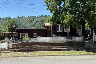 146 1st St, Myrtle Point, OR 97458 - Photo 5