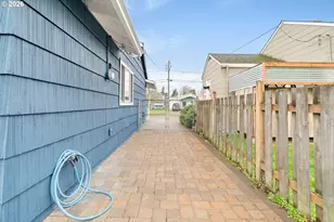 8301 N Hurst Ave, Portland, OR 97203 - Photo 33