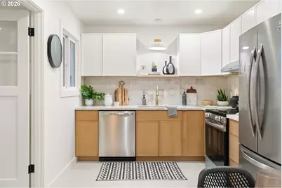 8301 N Hurst Ave, Portland, OR 97203 - Photo 25