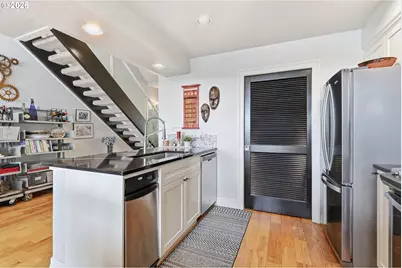 905 N Harbour Dr, Portland, OR 97217 - Photo 9