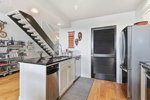 905 N Harbour Dr, Portland, OR 97217 - Photo 9