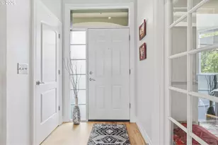 905 N Harbour Dr, Portland, OR 97217 - Photo 3