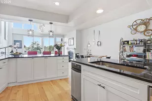 905 N Harbour Dr, Portland, OR 97217 - Photo 11