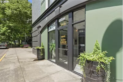 905 N Harbour Dr #8, Portland, OR 97217 - Photo 1