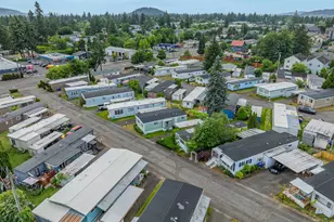 13045 SE Stark St, Portland, OR 97233 - Photo 25
