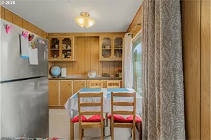 13045 SE Stark St, Portland, OR 97233 - Photo 11