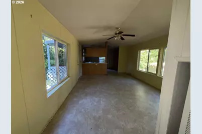 64 Outer Dr, Florence, OR 97439 - Photo 7