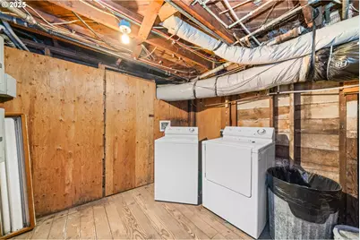 146 Bond St, Astoria, OR 97103 - Photo 35