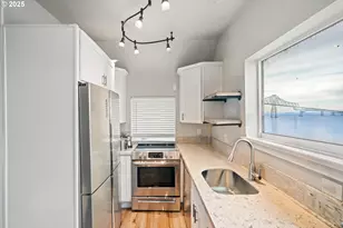 146 Bond St, Astoria, OR 97103 - Photo 13