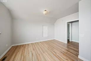 146 Bond St, Astoria, OR 97103 - Photo 31