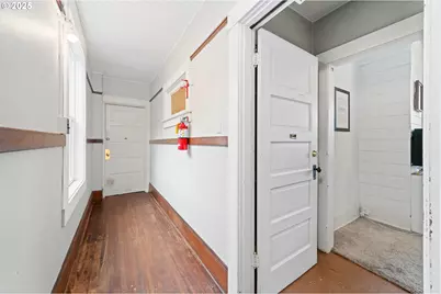 146 Bond St, Astoria, OR 97103 - Photo 17