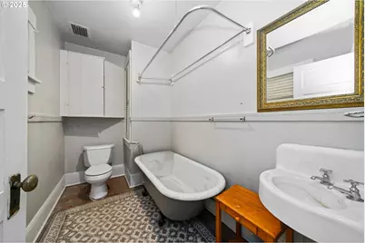 146 Bond St, Astoria, OR 97103 - Photo 23