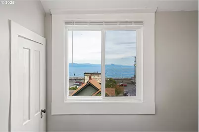 146 Bond St, Astoria, OR 97103 - Photo 29