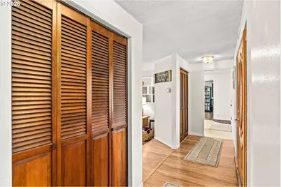 7027 S E St, Springfield, OR 97478 - Photo 9