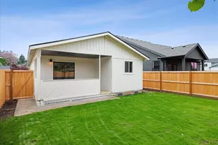 411 S 1st St, Silverton, OR 97381 - Photo 3