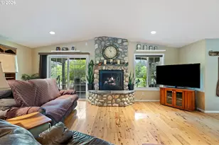 562 Huntley Creek Ln, Roseburg, OR 97470 - Photo 7
