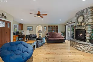 562 Huntley Creek Ln, Roseburg, OR 97470 - Photo 5