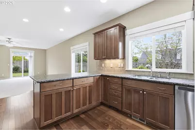 1438 N Juniper Pl, Canby, OR 97013 - Photo 17