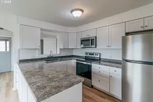 1830 NW Goetz St, Roseburg, OR 97471 - Photo 5