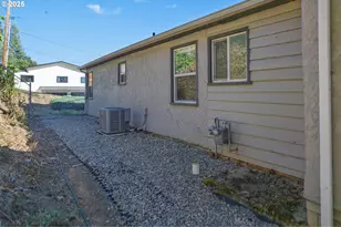1830 NW Goetz St, Roseburg, OR 97471 - Photo 23