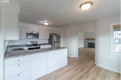 1830 NW Goetz St, Roseburg, OR 97471 - Photo 3