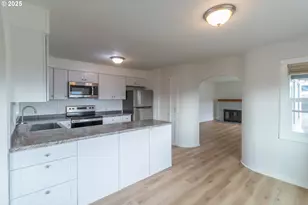 1830 NW Goetz St, Roseburg, OR 97471 - Photo 3