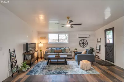 765 W Rainbow St, Roseburg, OR 97471 - Photo 23