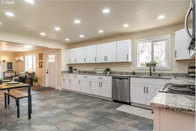 765 W Rainbow St, Roseburg, OR 97471 - Photo 13