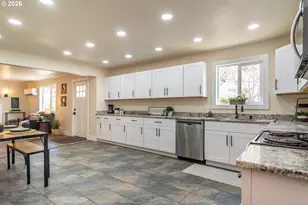 765 W Rainbow St, Roseburg, OR 97471 - Photo 13