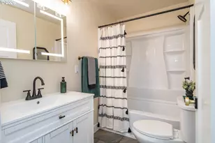 765 W Rainbow St, Roseburg, OR 97471 - Photo 19