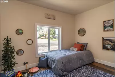 765 W Rainbow St, Roseburg, OR 97471 - Photo 33