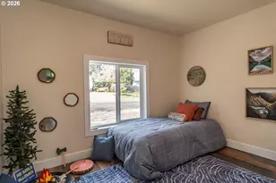 765 W Rainbow St, Roseburg, OR 97471 - Photo 33