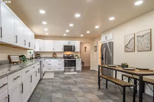 765 W Rainbow St, Roseburg, OR 97471 - Photo 15