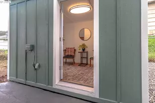 765 W Rainbow St, Roseburg, OR 97471 - Photo 41