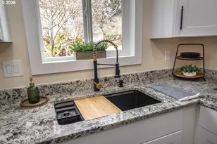 765 W Rainbow St, Roseburg, OR 97471 - Photo 11