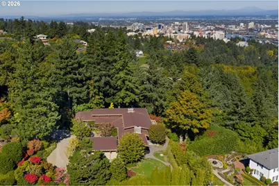 1117 SW Mitchell Ln, Portland, OR 97239 - Photo 47