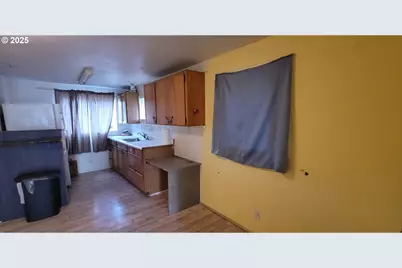 160 Iowa St, Eugene, OR 97402 - Photo 3