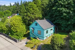 1829 Irving Ave, Astoria, OR 97103 - Photo 3
