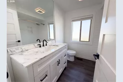 1320 NE 17th St, Gresham, OR 97030 - Photo 9